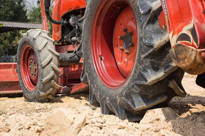 Fallece un hombre tras quedar atrapado en un tractor