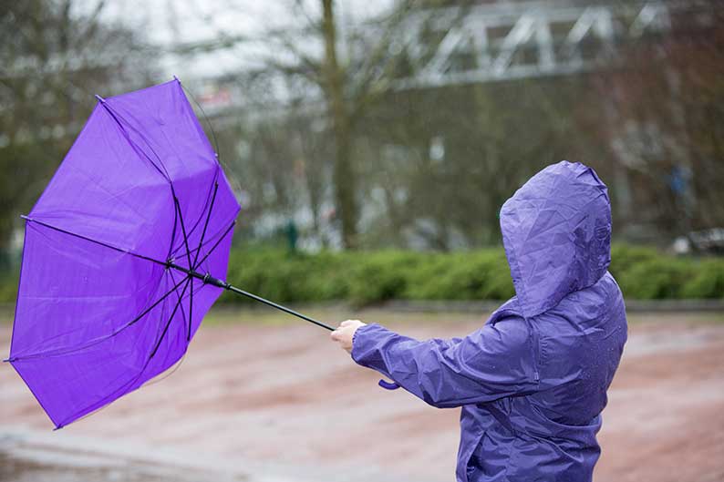 Protección Civil y Emergencias alerta por temporal de fuertes vientos en tierra y mar, así como precipitaciones abundantes