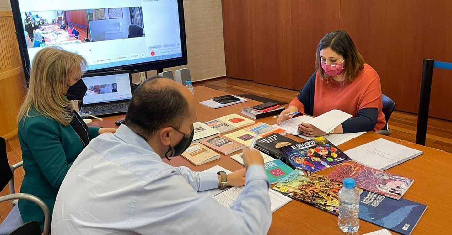 El Gobierno regional apoya al sector editorial de Castilla-La Mancha con la compra de 3.000 libros que serán distribuidos en las bibliotecas públicas