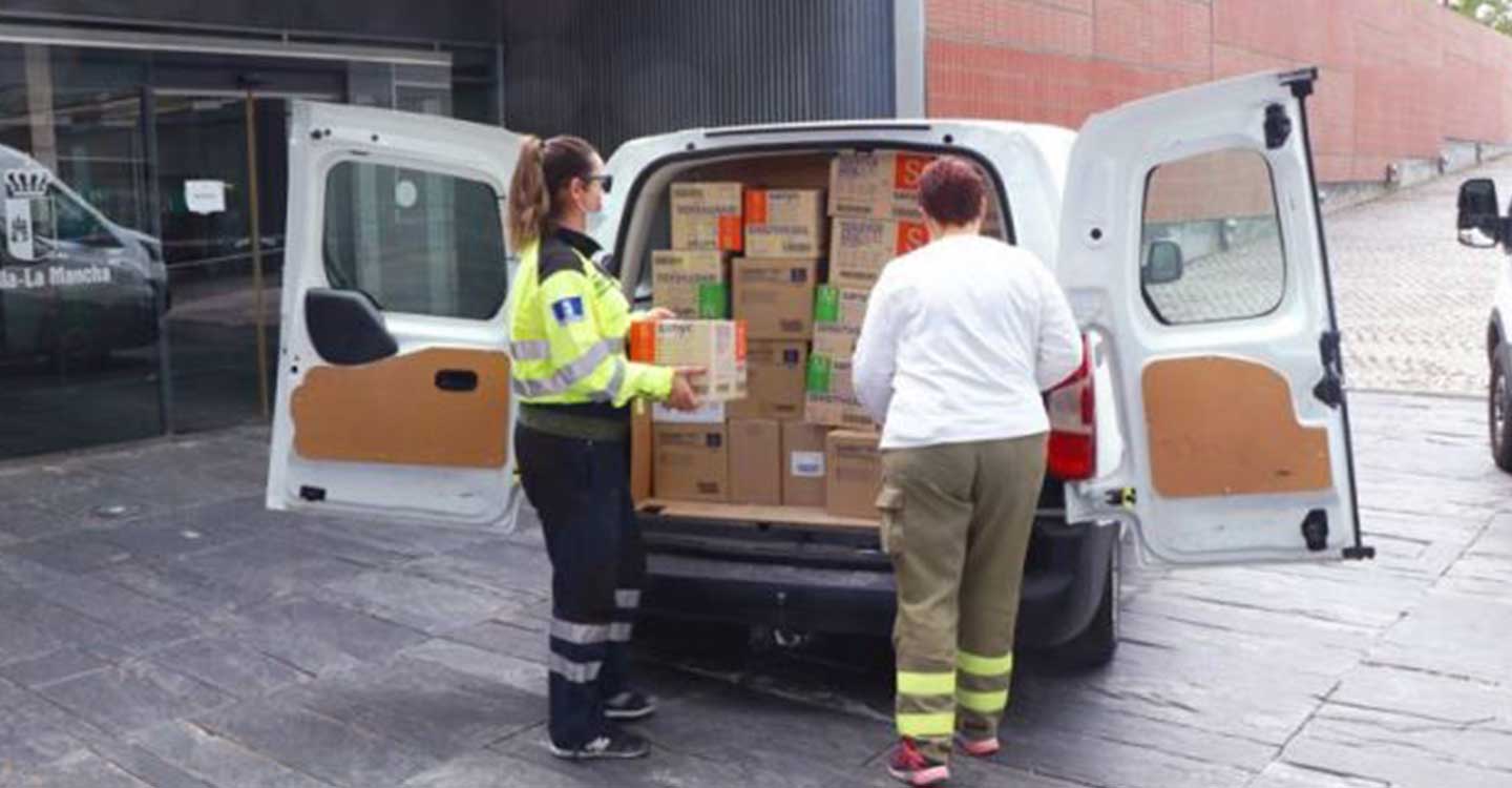 El Gobierno de Castilla-La Mancha ha distribuido esta semana cerca de 100.000 artículos de protección en los centros sanitarios