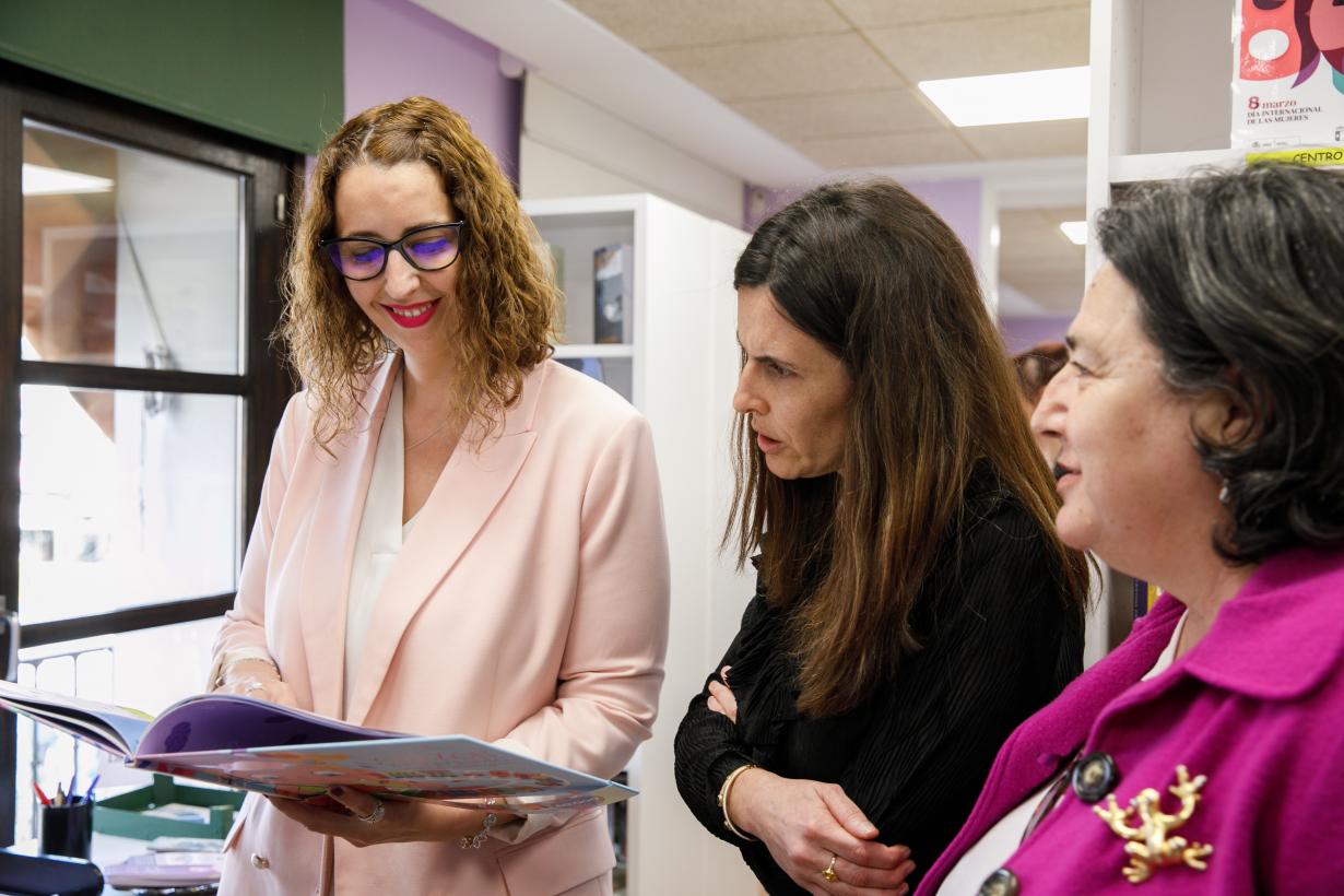 El Gobierno de Castilla-La Mancha refuerza el servicio de la Biblioteca y Centro de Documentación ‘Luisa Sigea’, con nuevas dependencias en el Instituto de la Mujer