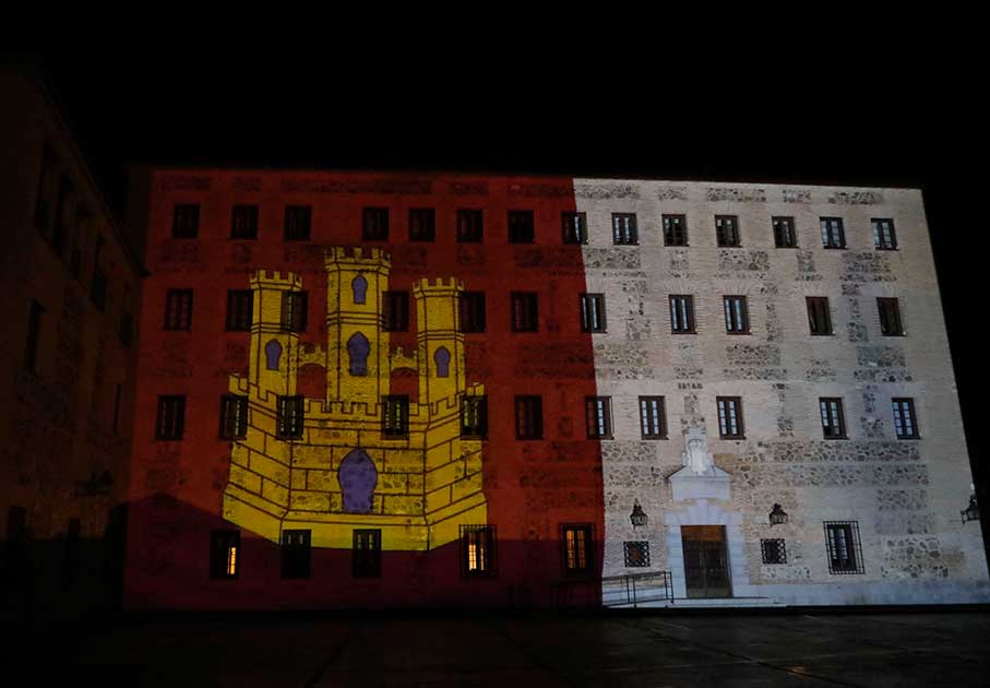 La fachada de las Cortes de Castilla-La Mancha se iluminará esta noche hasta el 31 de mayo