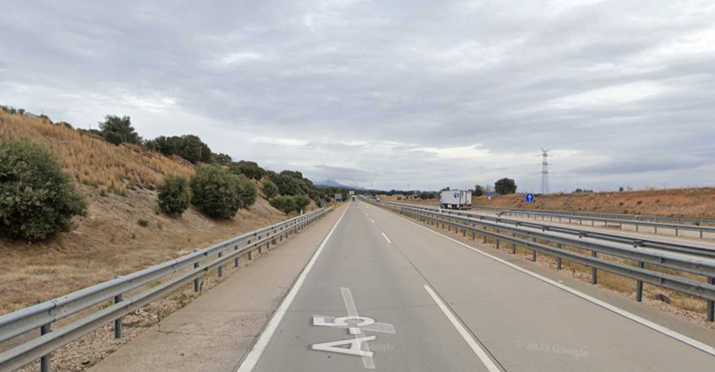 Un incendio de un camión provoca el corte total de la A-5 en Talavera de la Reina