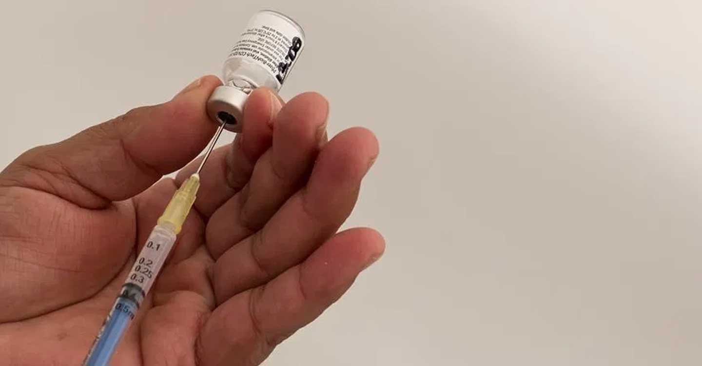 IU pide al Gobierno C-LM no retrasar la vacunación de los profesionales sanitarios del SESCAM