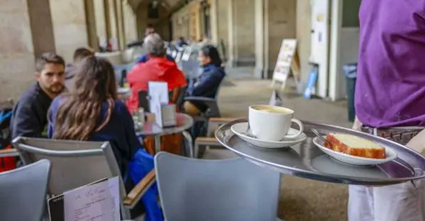 IU C-LM reclama medidas para luchar contra la precariedad laboral de los jóvenes durante el verano 