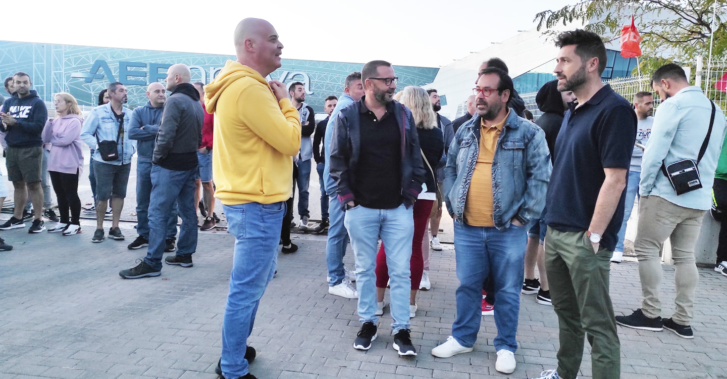 Izquierda Unida Castilla-La Mancha apoya las reivindicaciones de los empleados de Aernnova e invita a García-Page a conocer la realidad de la clase trabajadora y no sólo la de los despachos de los empresarios