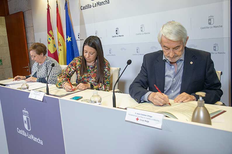 El Gobierno regional renueva por octavo año el convenio con Cruz Roja para luchar contra la pobreza energética con medio millón de euros