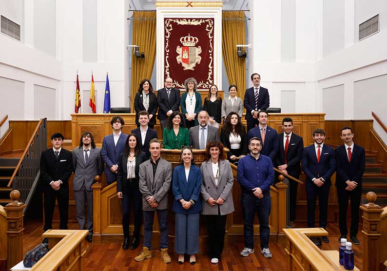 La vicepresidenta de las Cortes aboga por “aumentar la capacidad de escucha y de acuerdo en el debate político frente al sectarismo y la crispación”