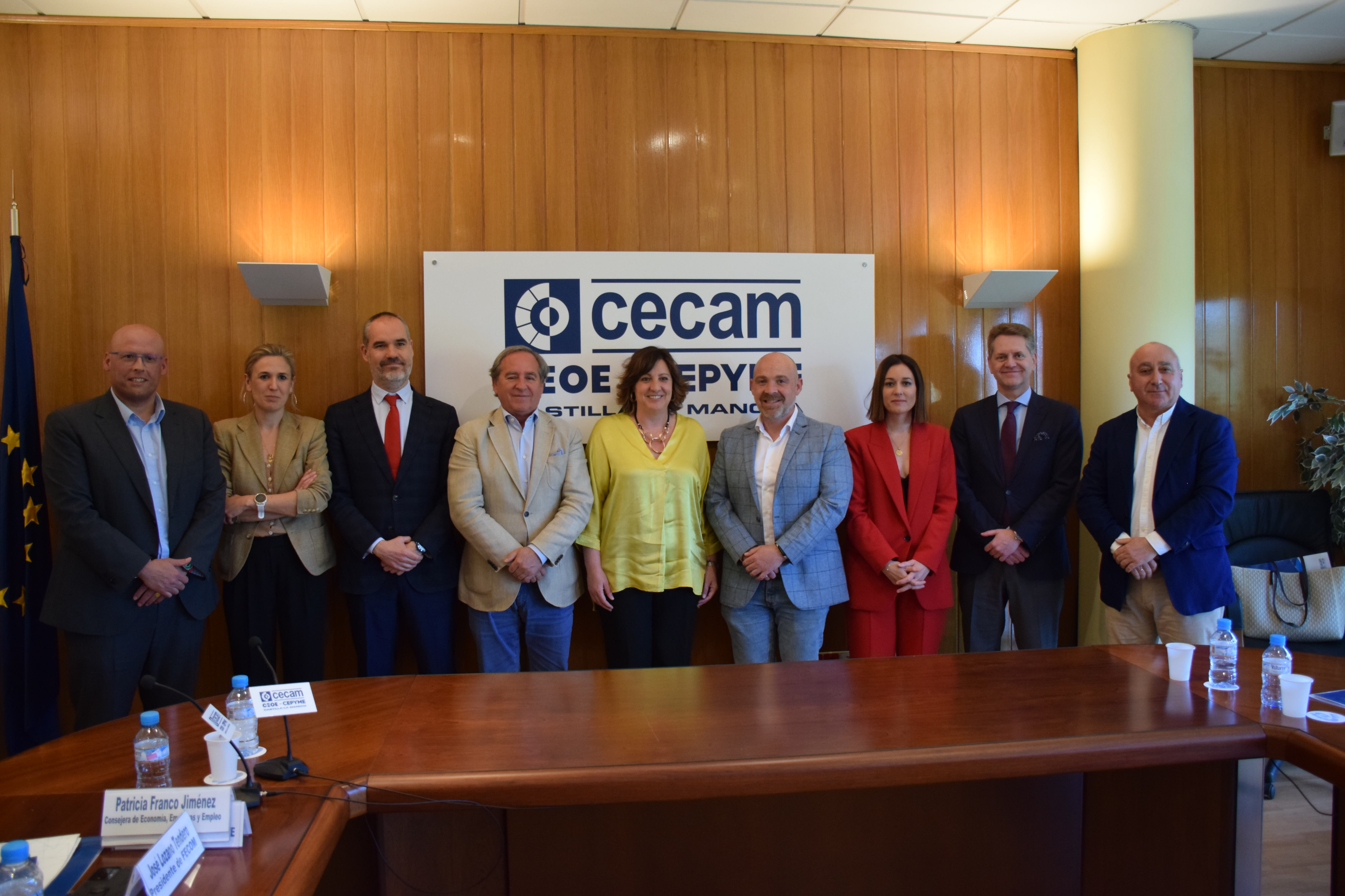 Patricia Franco asiste a la creación de la Comisión Especializada del comercio en CECAM  