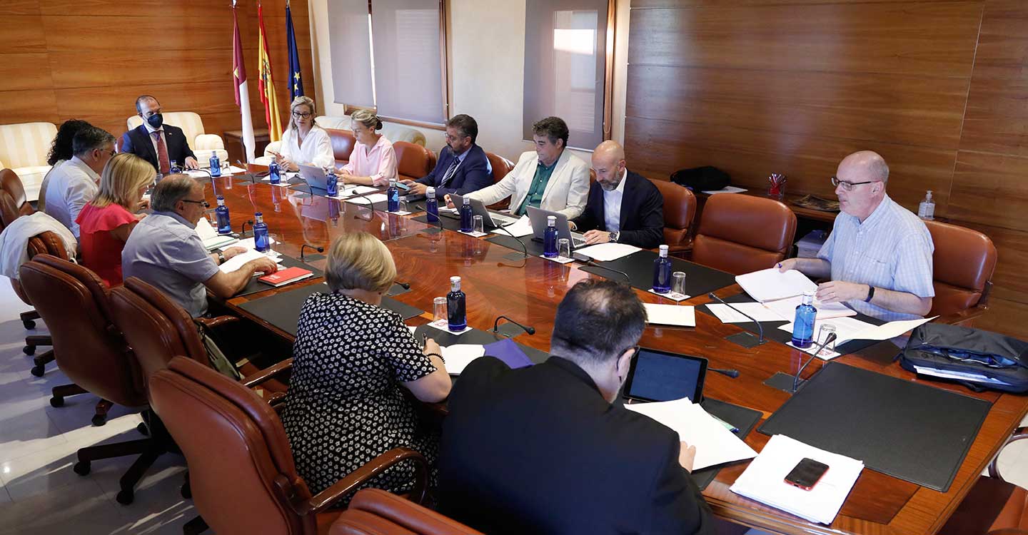 El Pleno en las Cortes de Castilla-La Mancha de este jueves debate sobre sanidad, educación y servicios sociales