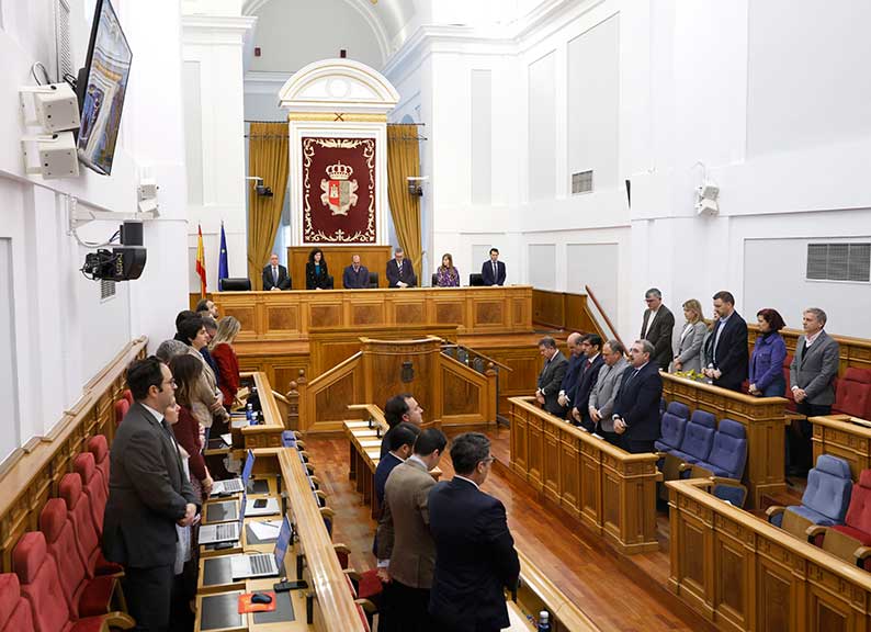 El pleno de las Cortes de Castilla-La Mancha aprueba dos resoluciones socialistas en apoyo a las políticas de empleo y sanidad impulsadas por el Gobierno regional