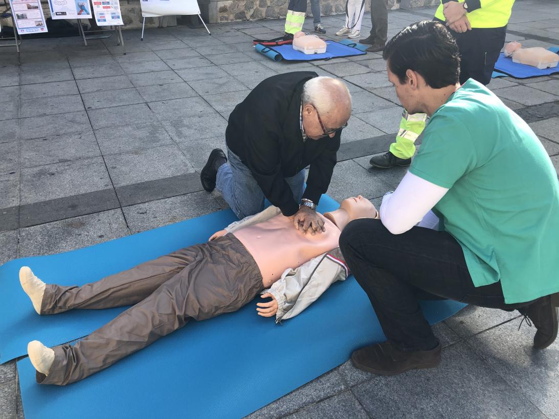 Profesionales sanitarios del SESCAM acercan la técnica de reanimación cardiopulmonar a la ciudadanía y a profesionales