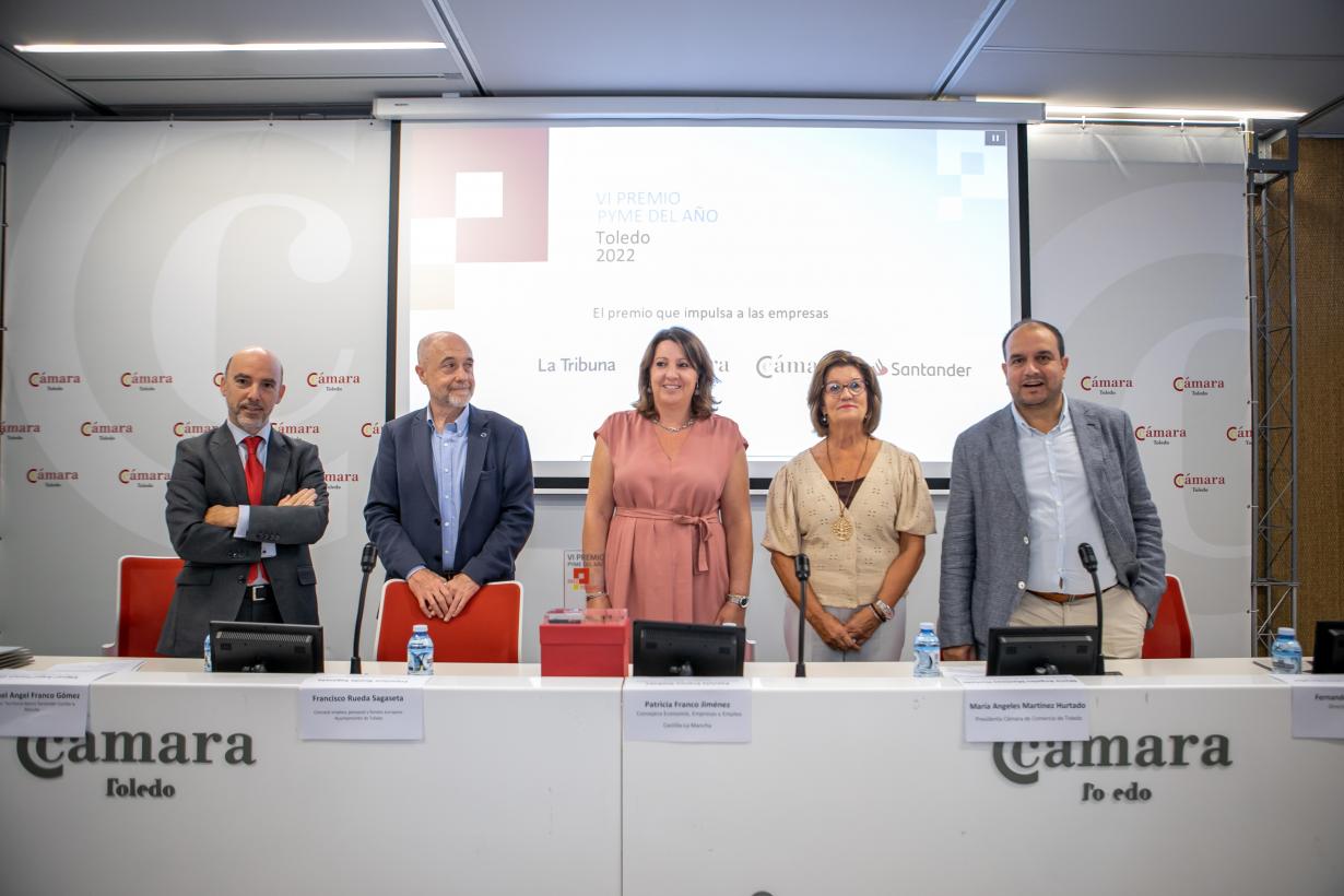 Patricia Franco entrega el premio a la ‘Pyme del Año’ en la provincia de Toledo