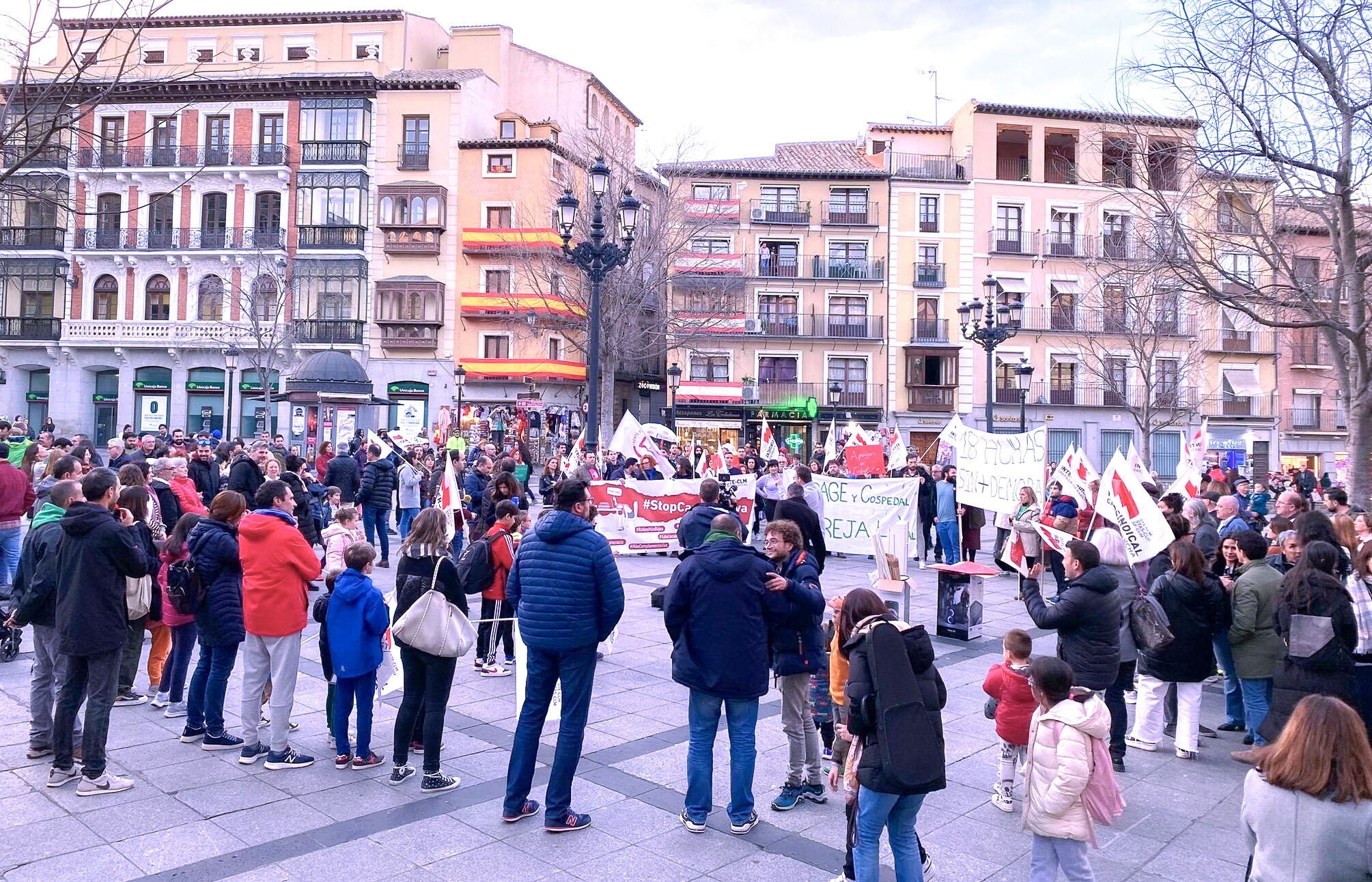 Más de 1.000 docentes castellanomanchegos se han movilizado para protestar contra los recortes estructurales en educación