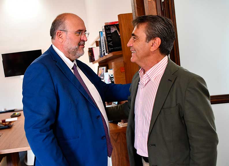 El Gobierno de Castilla-La Mancha aborda con la Fundación Toro de Lidia la creación del premio de Tauromaquia 