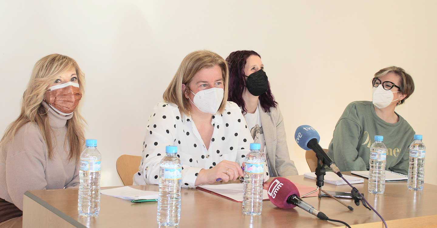 Las trabajadoras de la residencia pública de mayores de Torrijos denuncian una insostenible falta de personal: “Solo tenemos seis minutos para cada residente”