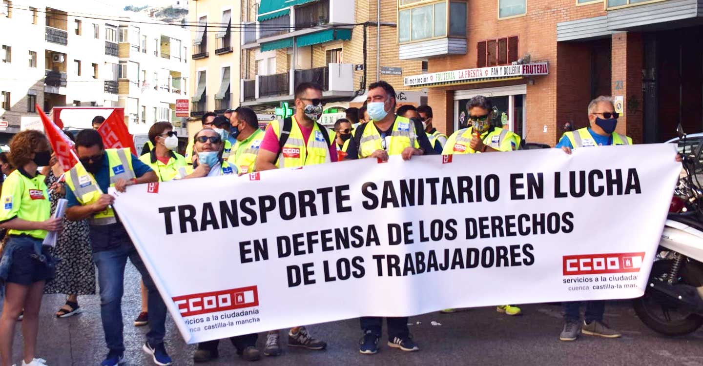 Trabajadores del transporte sanitario se concentran ante el SESCAM para instar a la Administración a cumplir sus compromisos en la solución del conflicto laboral