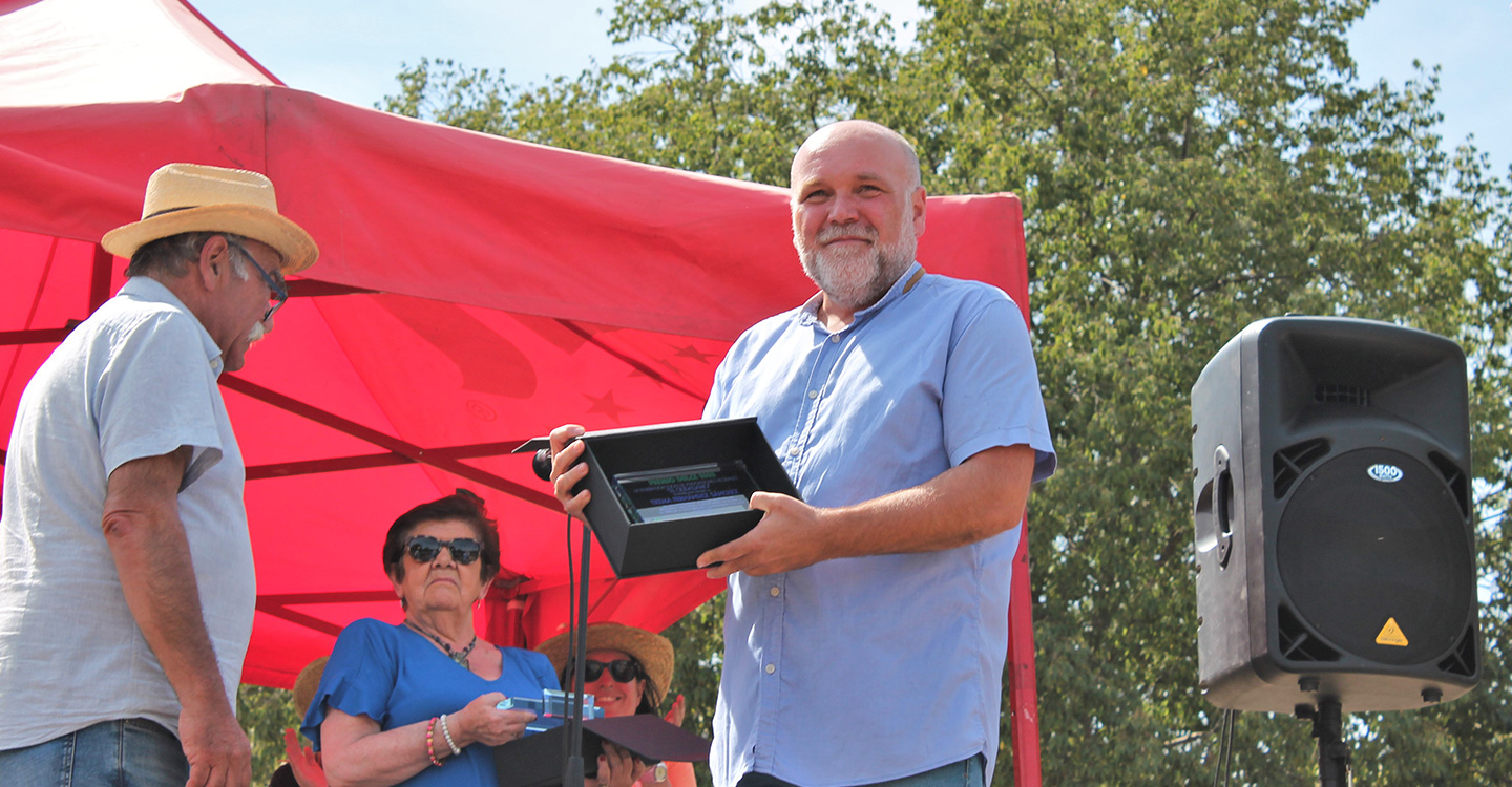 Txema Fernández recibe el ‘Premio Dulce’ de la Federación de Vecinos ‘El Ciudadano’ por su apoyo a las reivindicaciones vecinales 