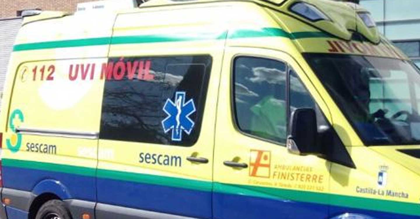 Un trabajador sufre una caída del tejado en una nave desde una altura aproximada de 4 metros