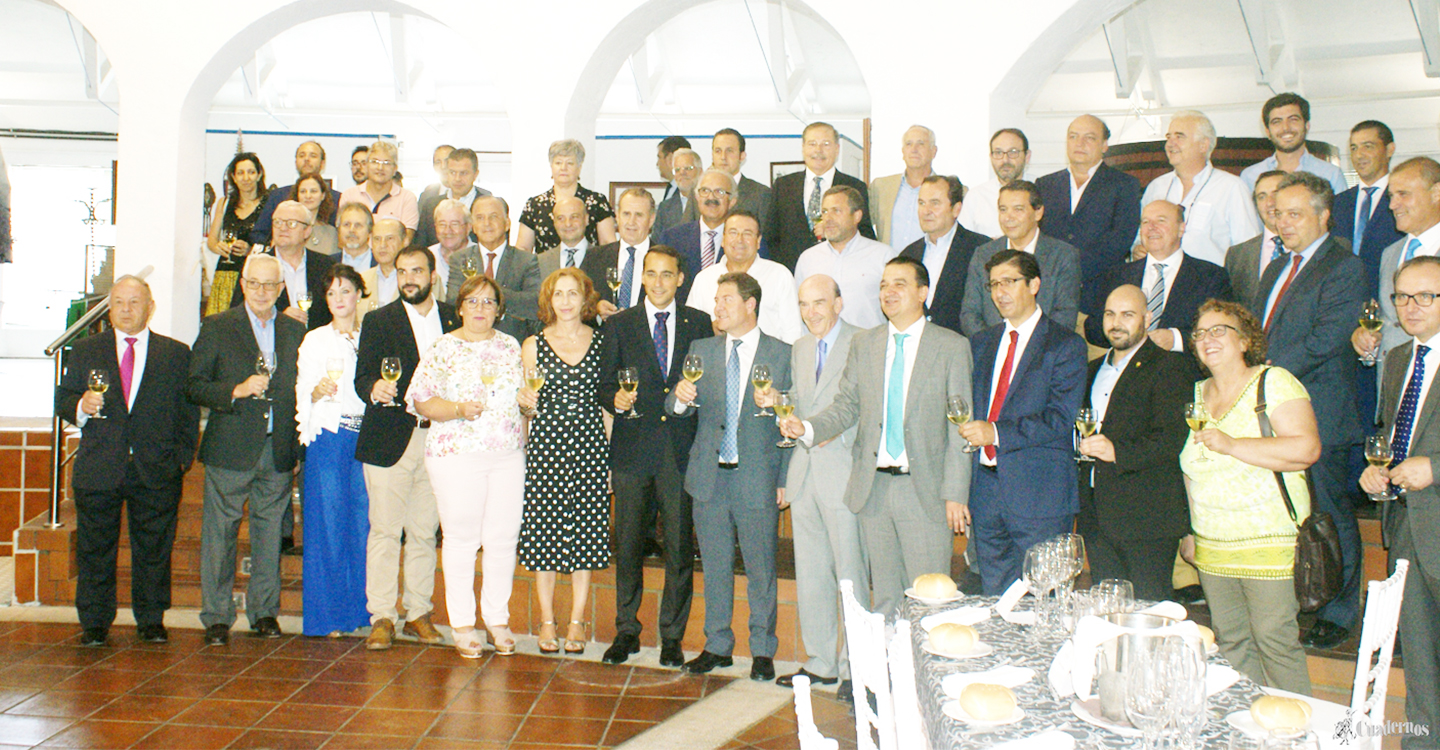 Emiliano García-Page asiste al tradicional almuerzo de vendimia de la Cooperativa Virgen de las Viñas de Tomelloso