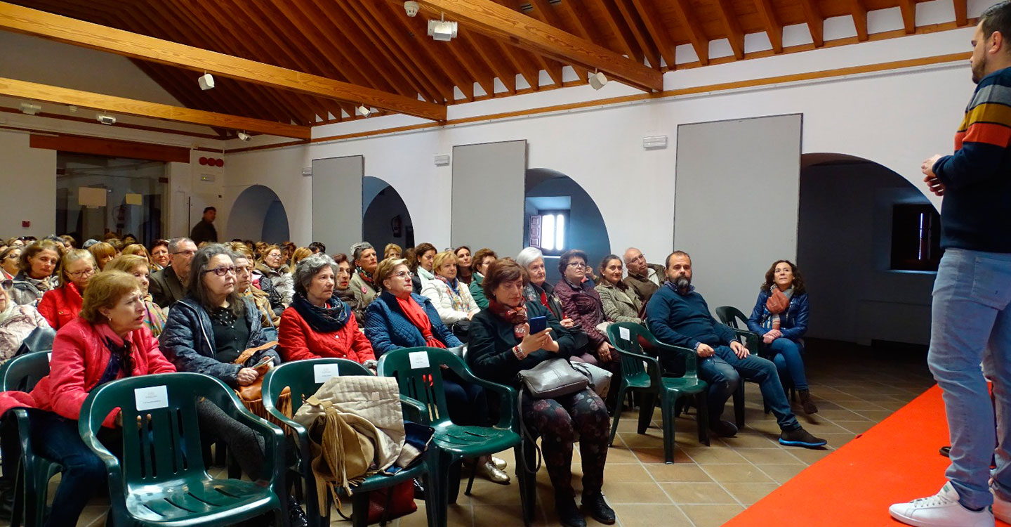 Cien ciudadrealeños realizan una ruta por Tomelloso para conocer in situ” la obra de Francisco García Pavón