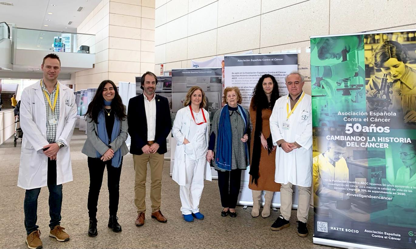 El Hospital General de Tomelloso acoge la exposición ’50 años cambiando la historia del cáncer’