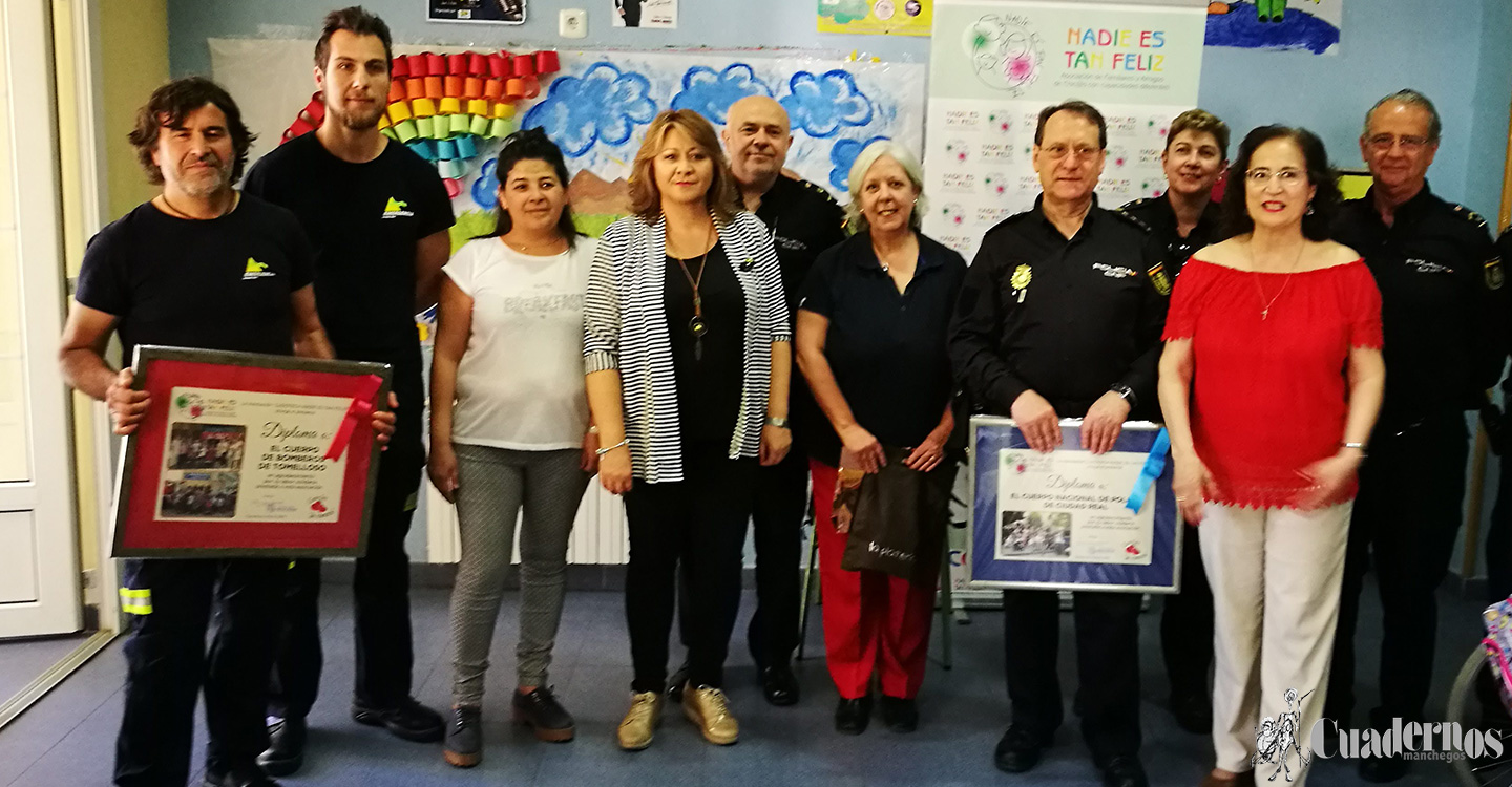 Acto de agradecimiento a la Policía Nacional y Cuerpo de Bomberos por su participación en el Calendario Solidario.