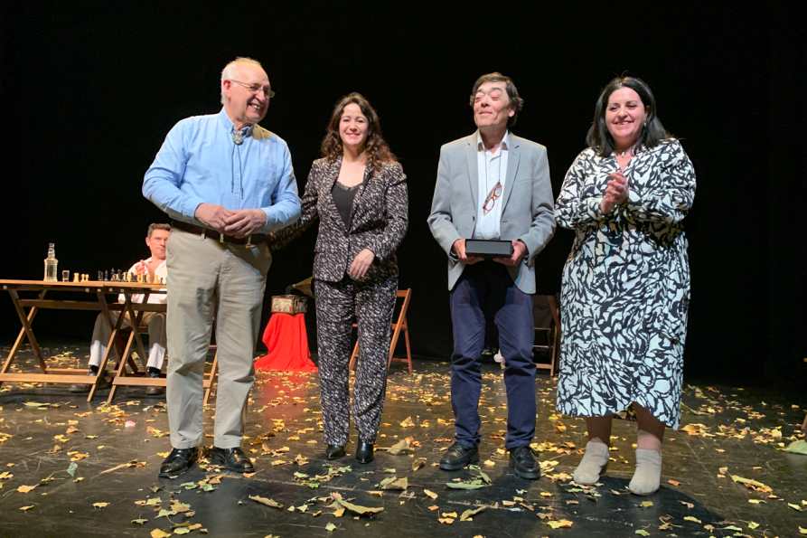 Entrecajas Fusión y un reconocimiento especial para el actor local Felipe Fuentes pusieron el broche de oro a la XXXI Muestra Local de Teatro 