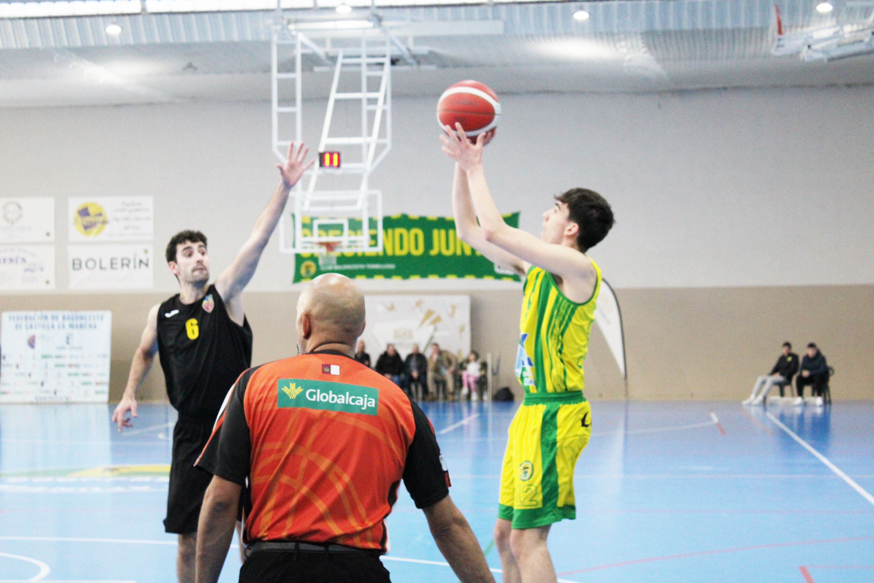 Alonso Cobo renueva por el Club Baloncesto Tomelloso y hará su debut en 1ª Nacional