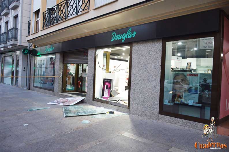 La Perfumería "Douglas" de la localidad de Tomelloso sufre de nuevo un robo por alunizaje 
