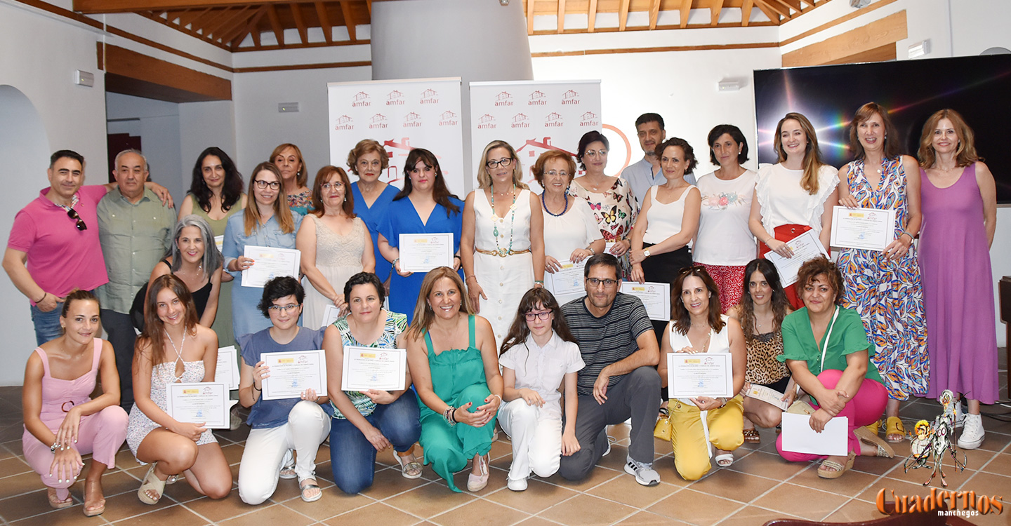 AMFAR Tomelloso entrega los diplomas del curso de Agroturismo a 26 mujeres participantes.