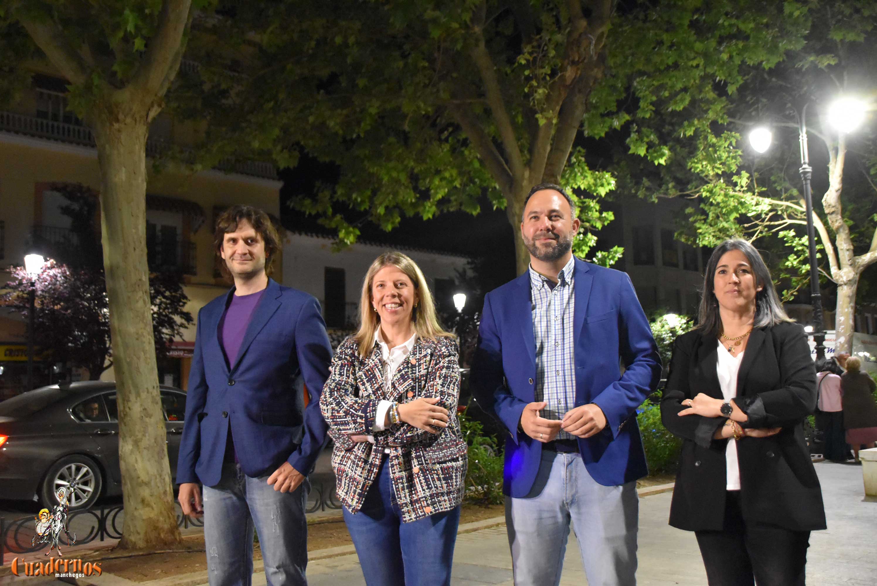 Tras una intensa precampaña, esta medianoche arranca oficialmente la campaña electoral de los distintos partidos políticos de Tomelloso con la tradicional pegada de carteles 