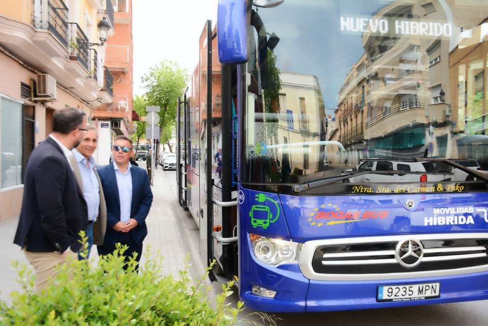Un autobús híbrido, más eficiente, se incorpora al servicio de transporte urbano de Tomelloso