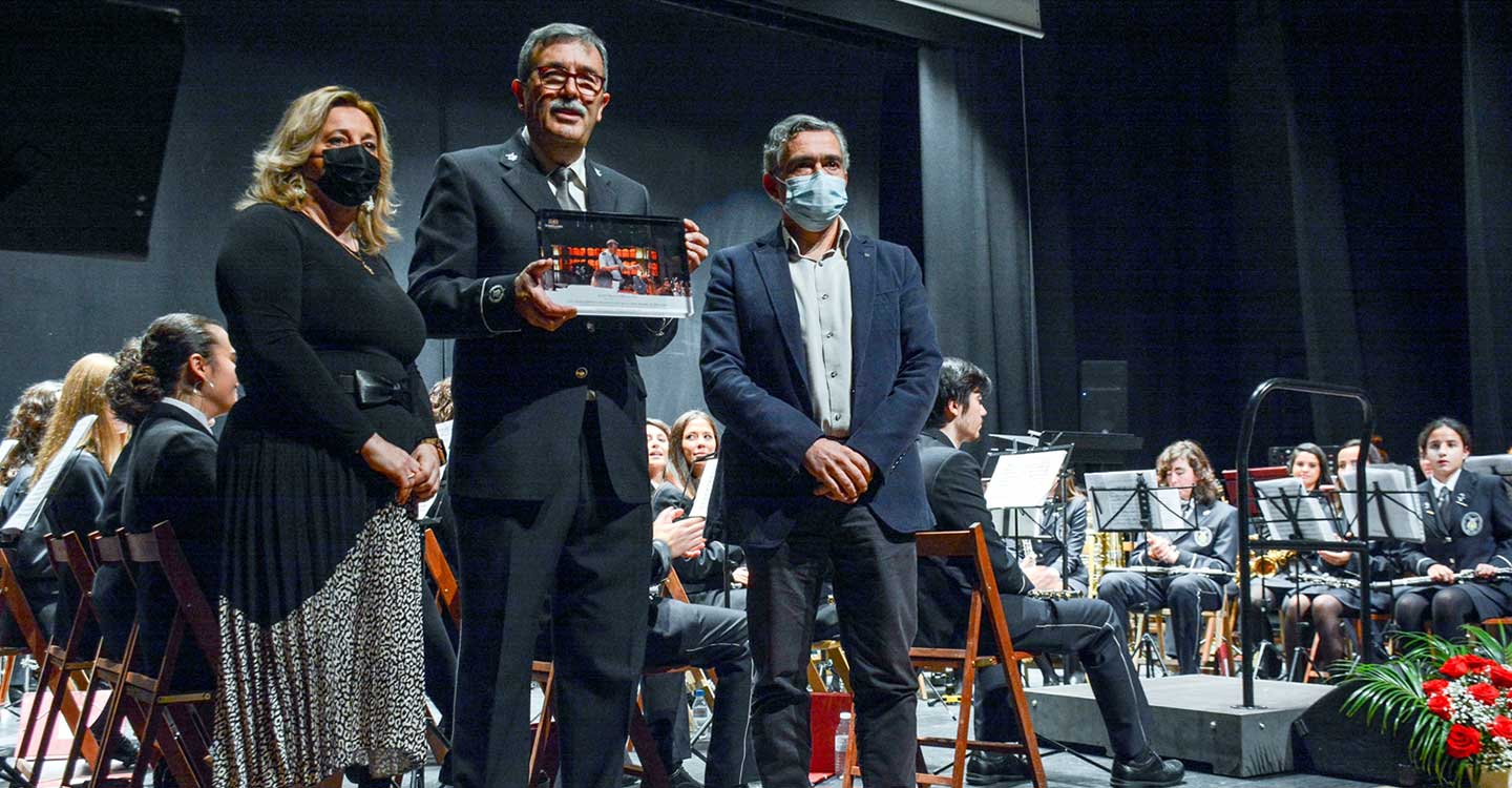 El Ayuntamiento de Tomelloso agradece a Luis Osuna sus más de tres décadas al frente de la banda de música de la AM Santa Cecilia