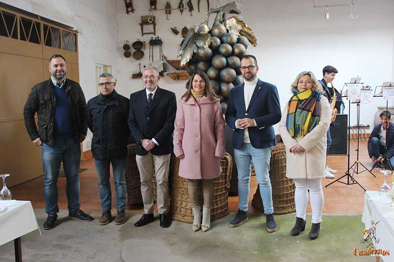 Bodega Memorial inaugura un monumento escultórico en representación de la viticultura de Tomelloso