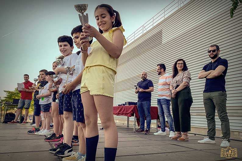 Un multitudinario acto con escolares, monitores y familiares pone el broche final al curso 2021/2022 de las Escuelas Deportivas