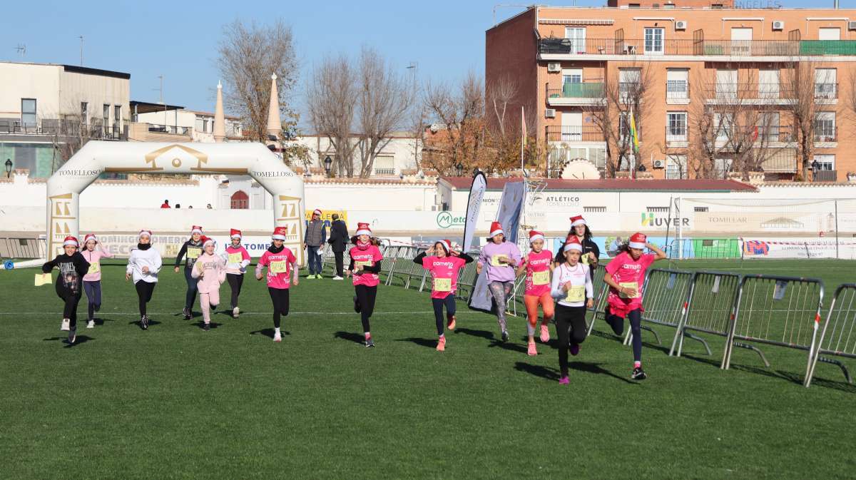 Más de 500 escolares participan en la III Carrera de Navidad celebrada en el ‘Paco Gálvez’