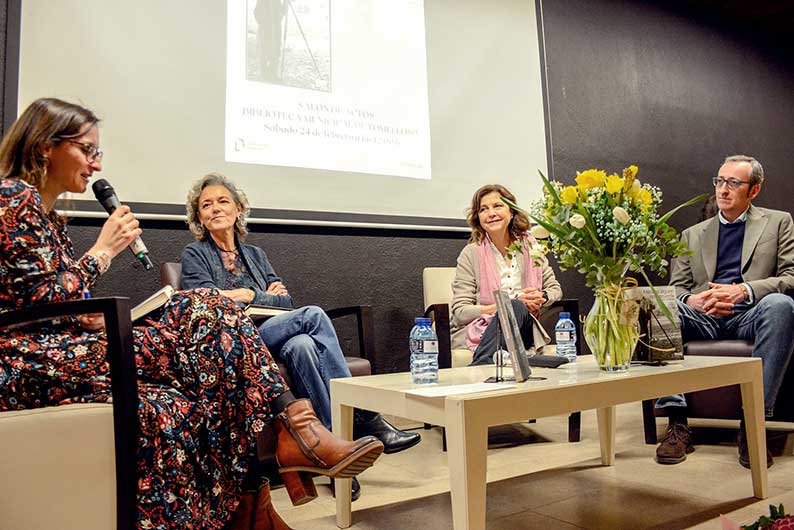 Charo Jiménez presenta en Tomelloso su último libro “Mientras alguien nos recuerde”