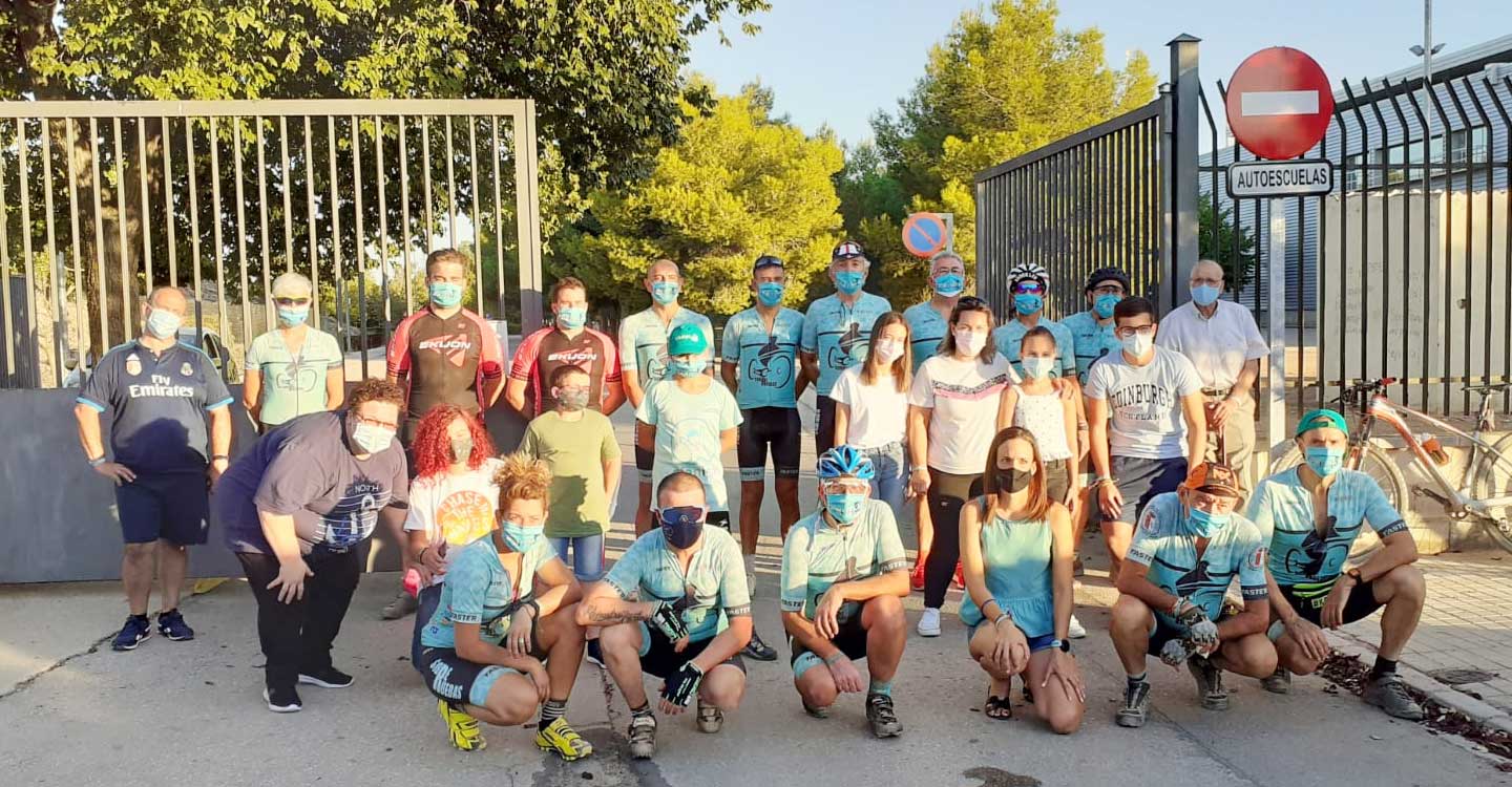 Ciclistas de la ruta solidaria “AFANION pelea por La Mancha” hicieron parada en la Ciudad Deportiva de Tomelloso