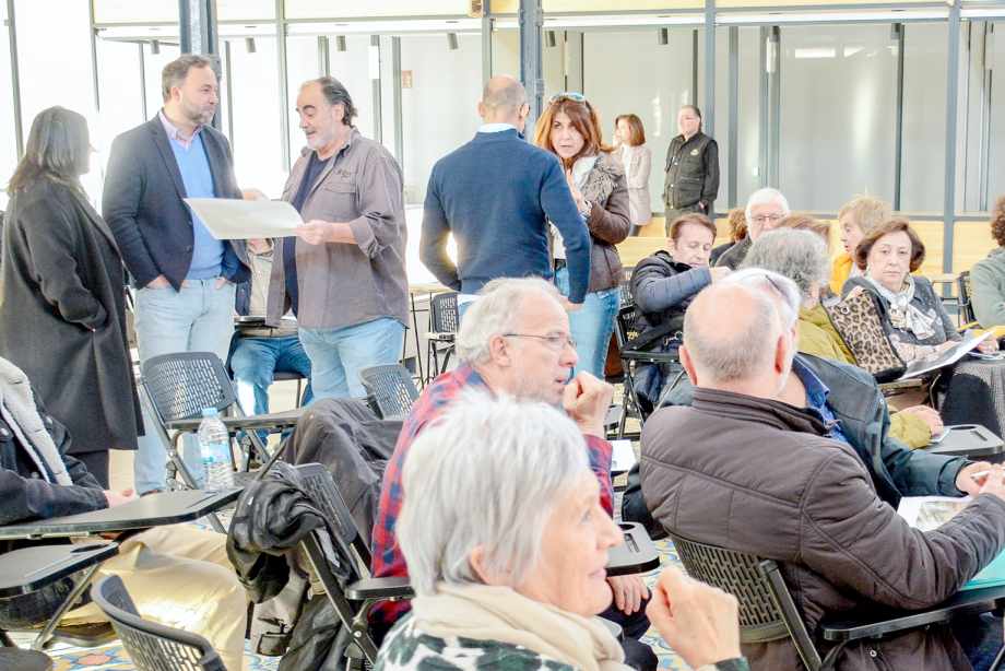 Medio centenar de aficionados participan en Tomelloso de la clase magistral de pintura de Fermín García Sevilla
