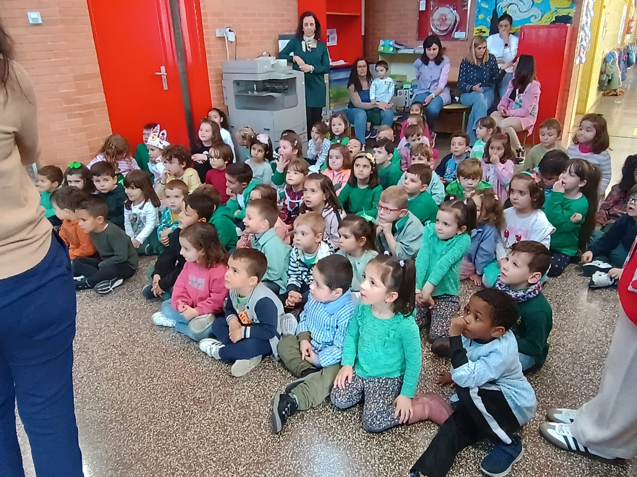 Un cuentacuentos y un pequeño acercamiento a la cultura irlandesa para celebrar St. Patrick’s Day en el CEIP San José de Calasanz