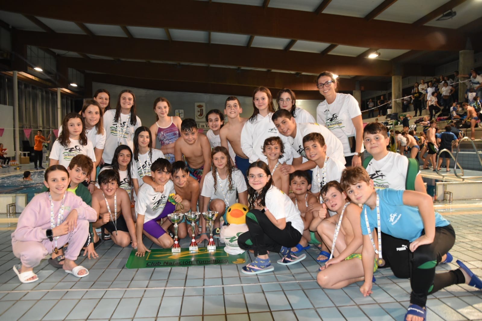 El club natación Tomelloso, subcampeones en el Campeonato Provincial de Invierno de categoría Benjamin y Alevín.