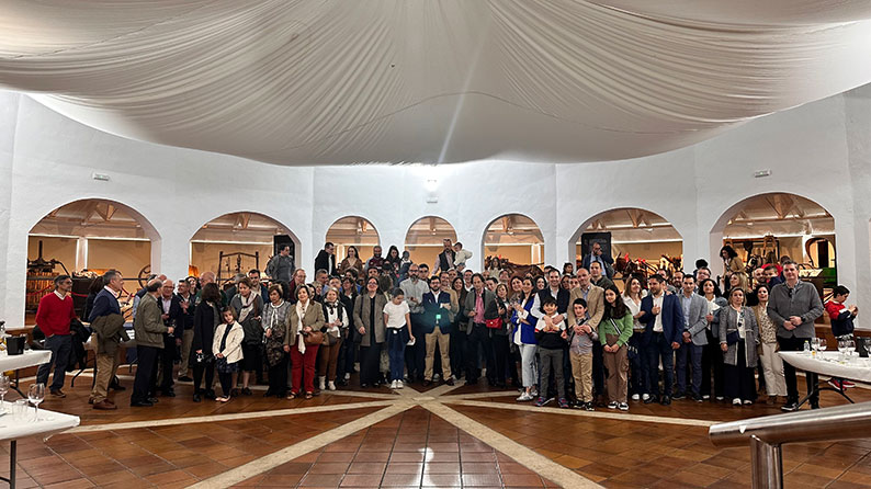 El Colegio Oficial de Ingenieros Industriales de Ciudad Real celebra el día de San José visitando la Cooperativa Virgen de las Viñas de Tomelloso