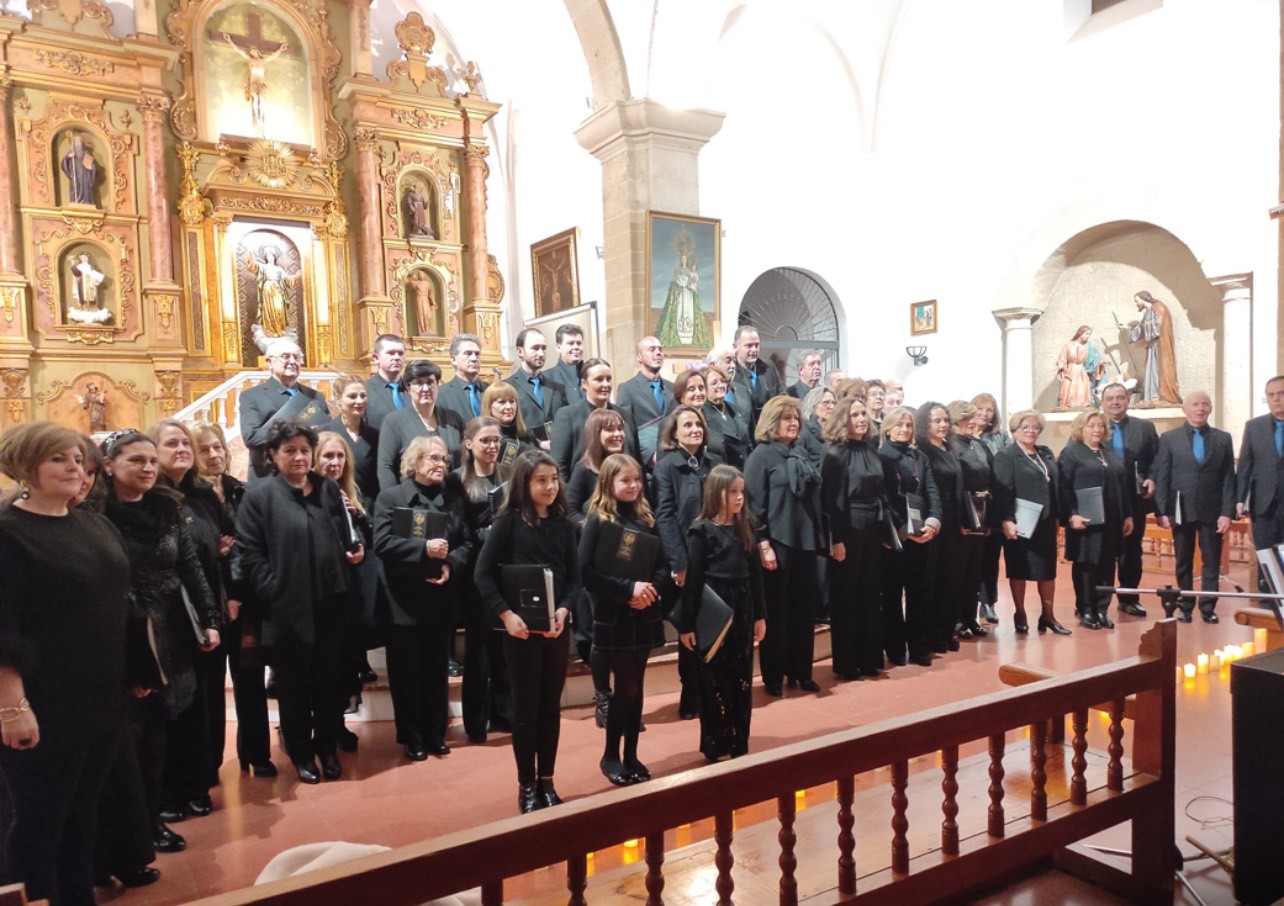 Numeroso público acudió a la llamada de Manos Unidas para disfrutar en Tomelloso del concierto ofrecido por la Coral Polifónica Lux Aeterna