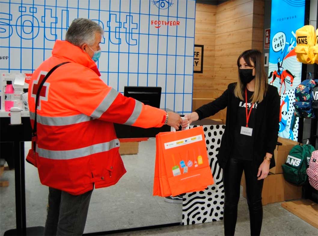 Cruz Roja repartirá bolsas en el mercadillo para sensibilizar sobre el valor que aporta la diversidad al mercado laboral