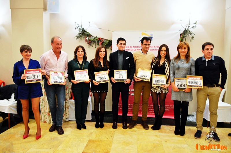 El A.C. Manchathon celebra su cena de navidad entregando sus dorsales de oro, plata y bronce del 2022