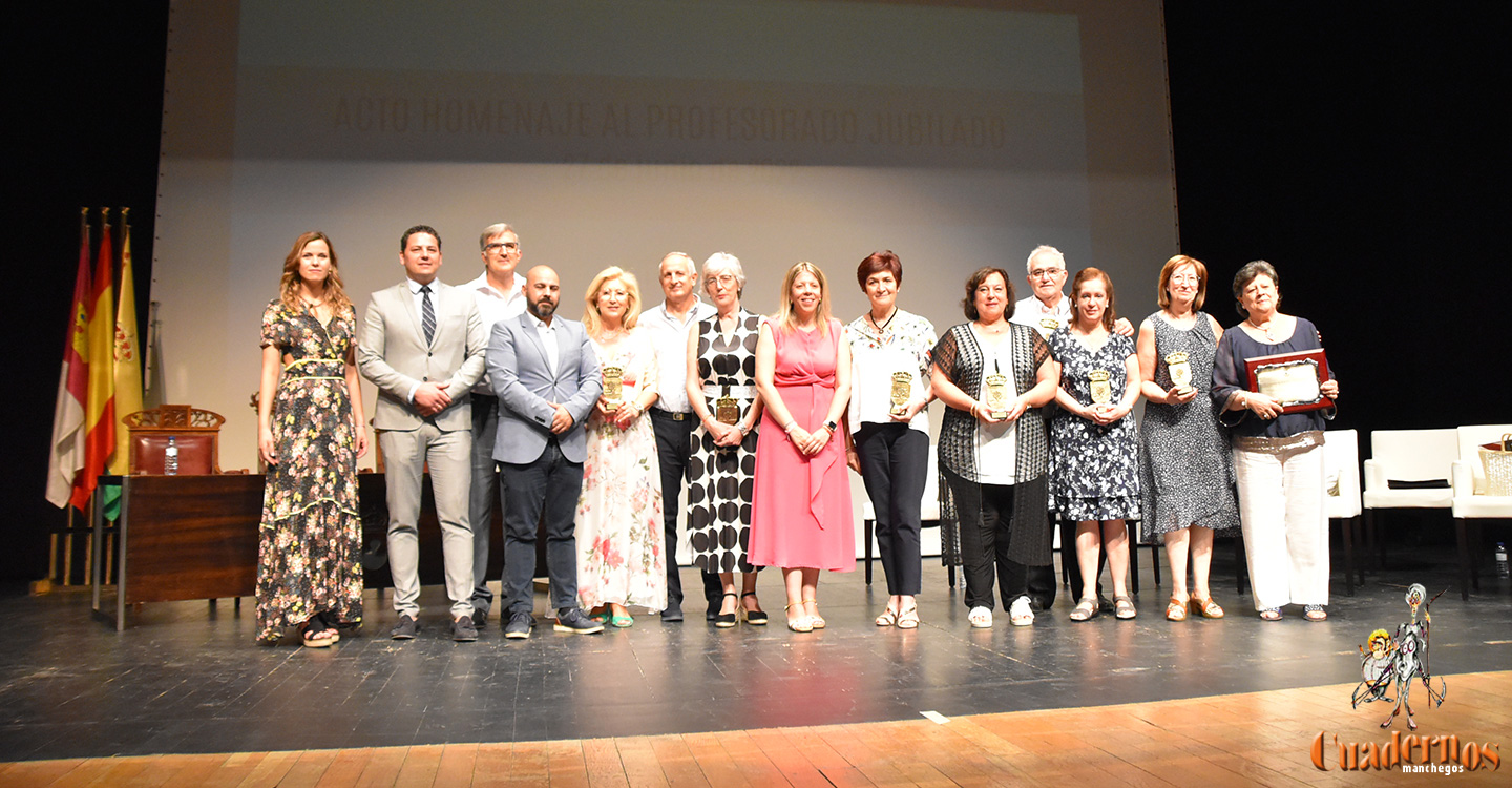 Tomelloso rinde un sincero y merecido homenaje a los profesores jubilados