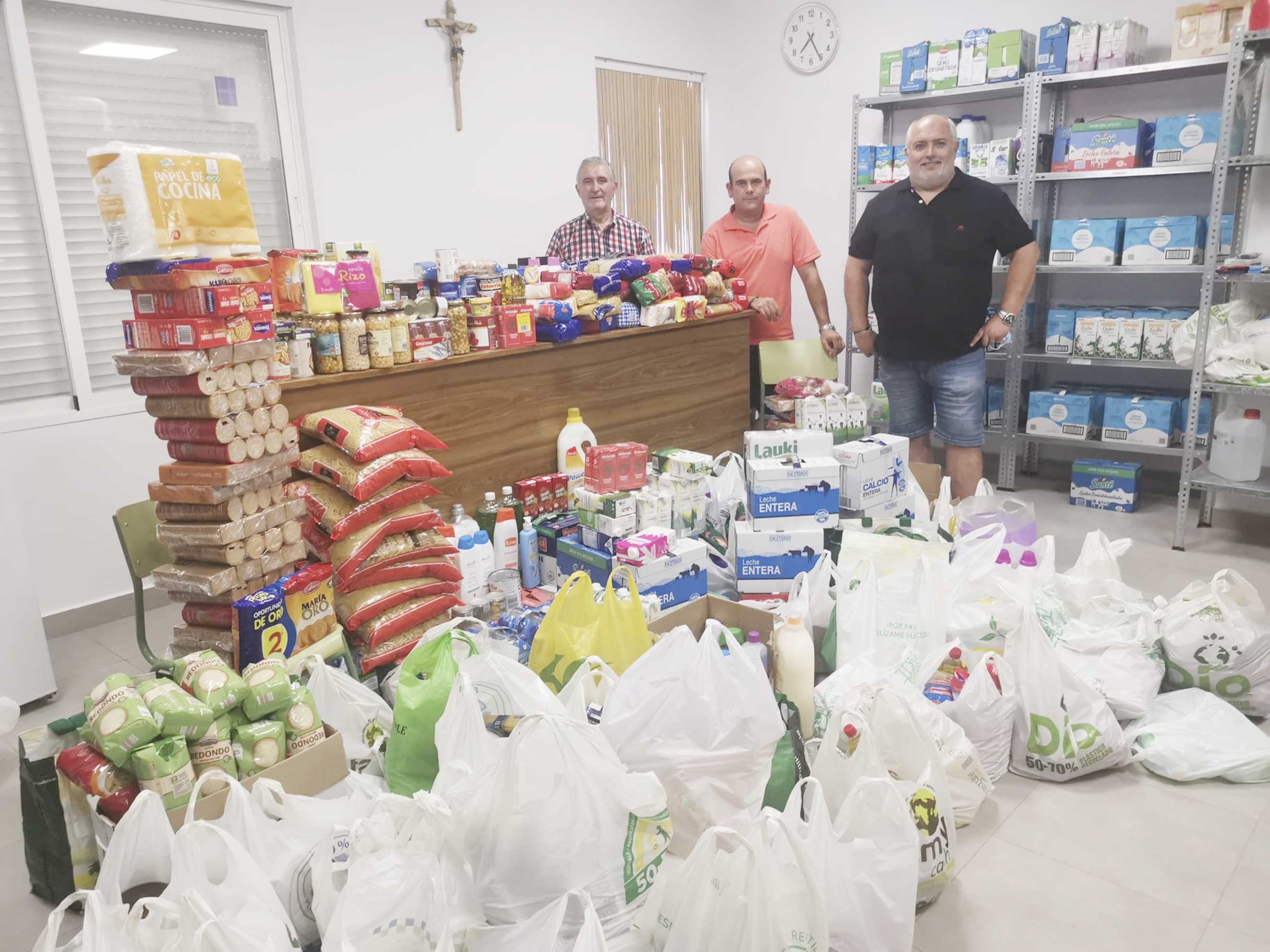 Entregados los alimentos y productos de higiene a Cáritas Tomelloso