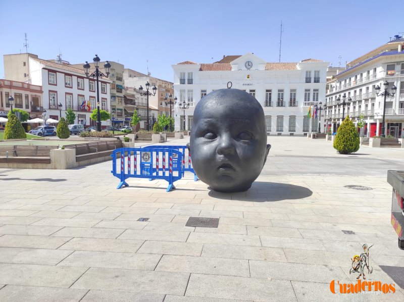 Las dos esculturas de Antonio López adquiridas por el Ayuntamiento de Tomelloso llegan a la Plaza de España