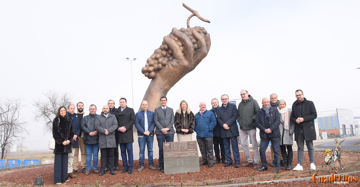 Inmaculada Jiménez: "Esta escultura rinde un homenaje a nuestra gente, a nuestra tierra y a nuestros antepasados"